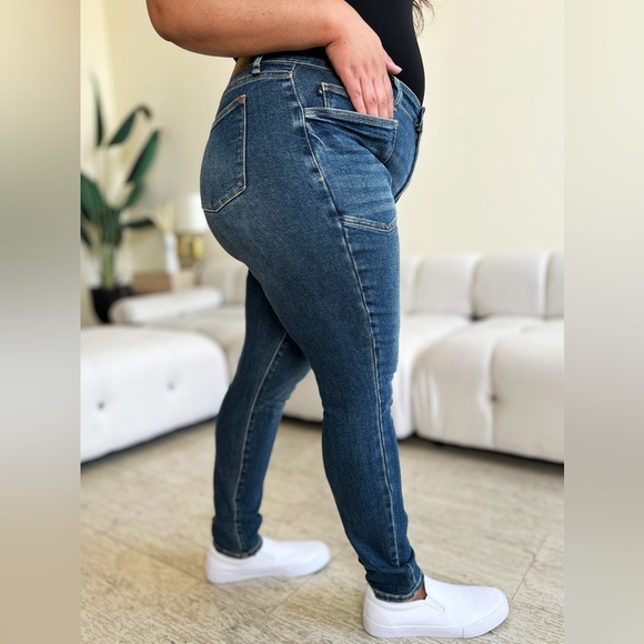 NWT Judy Blue PLUS + REG Size Dark Wash High Waisted Cargo Pocket Skinny Jeans - Picture 2 of 9